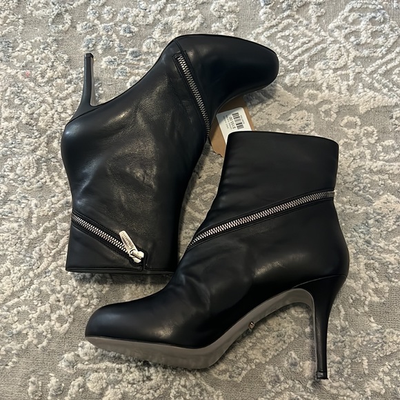 Sergio Rossi Zipper Black Leather Booties - Picture 3 of 11